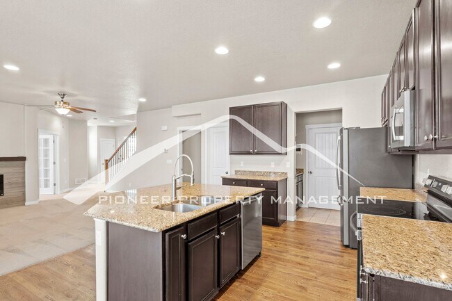 Building Photo - Beautiful 4-Bedroom Home with Mountain Vie...