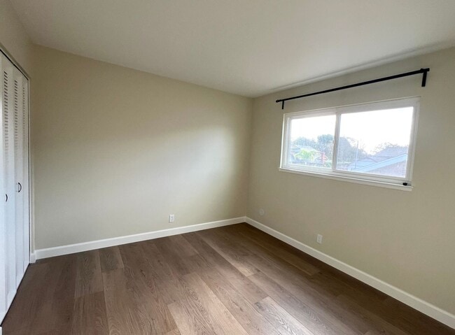 Building Photo - Rare 4 Bedroom pool home available in Cypress