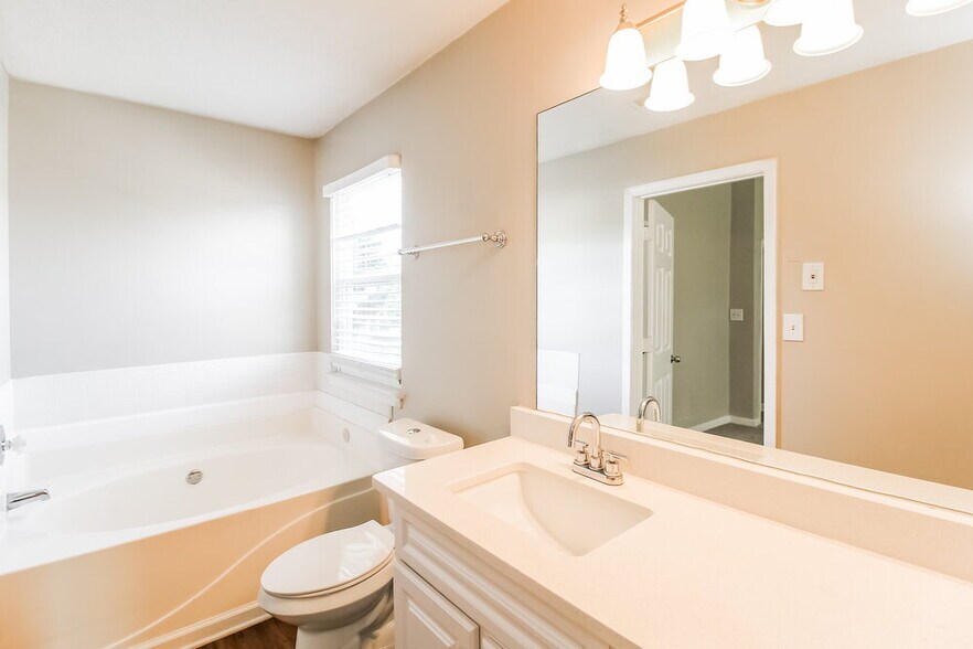 Building Photo - 2962 Knoll View Pl