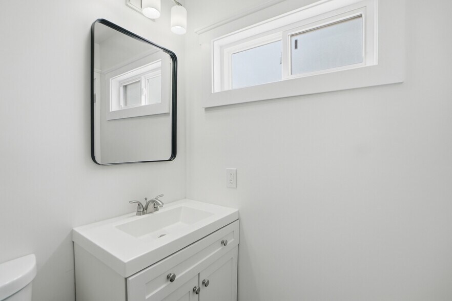 Building Photo - 2210 Eureka Ter