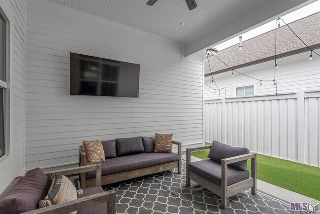 Building Photo - 5139 Cheneau Ln