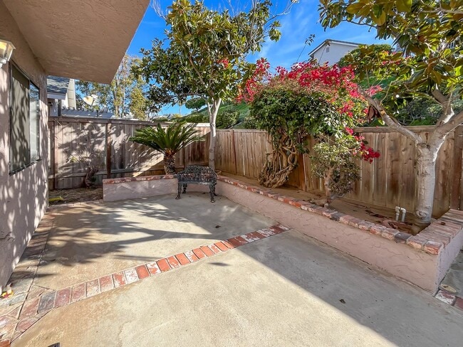Building Photo - 6908 Quiet Cove Dr