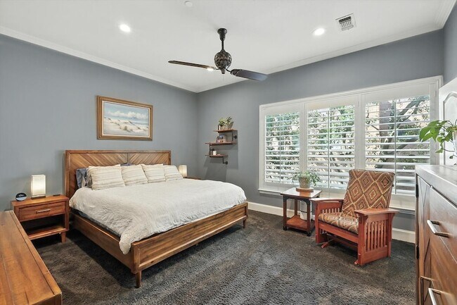 Building Photo - 1500 Pecos St