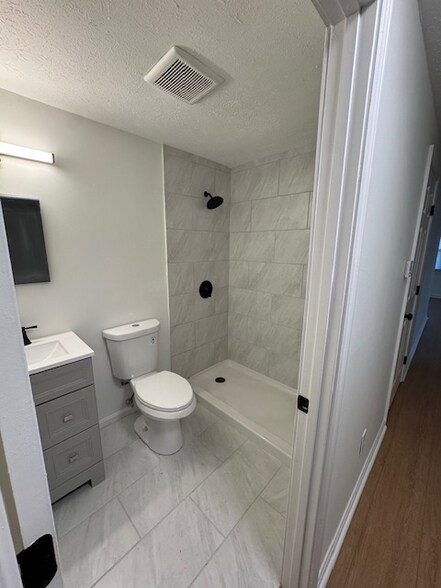 Building Photo - 6605 Vandre Ave