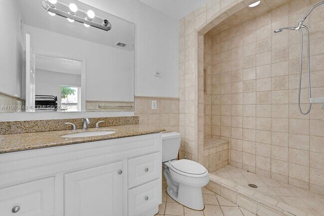 Building Photo - 2417 Pierce St