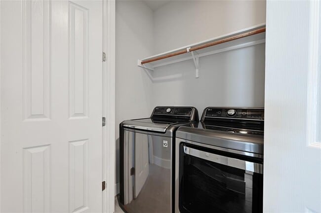 Building Photo - 5013 Paul Thomas Dr