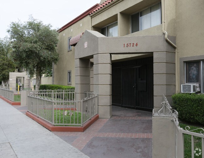 Building Photo - 15704 - 15724 Orange Avenue