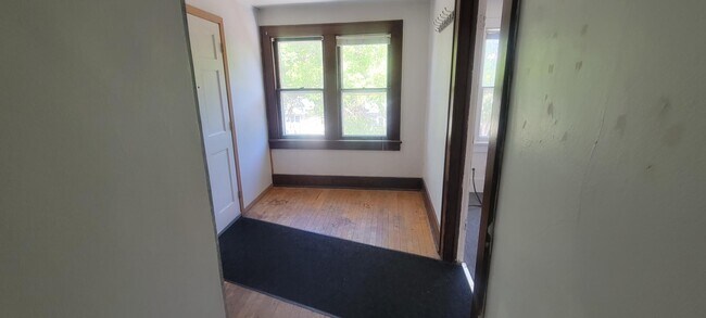 Building Photo - 20 N Willow St