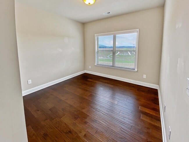 Building Photo - 3037 Greenway Cir SE