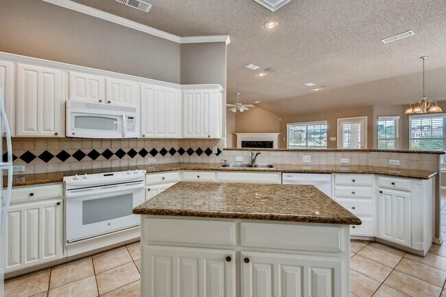 Building Photo - 5930 River Bend Dr
