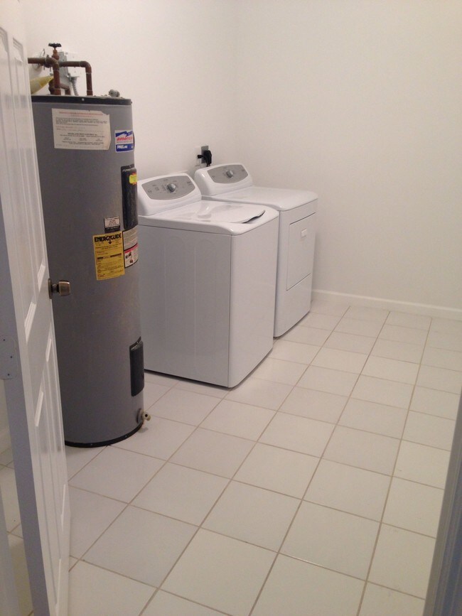 Building Photo - 1731 Lavue Ave