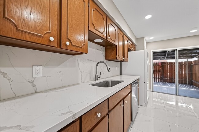 Building Photo - 6649 De Moss Dr