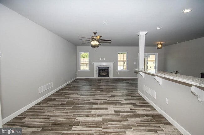 Building Photo - 515 Elm St