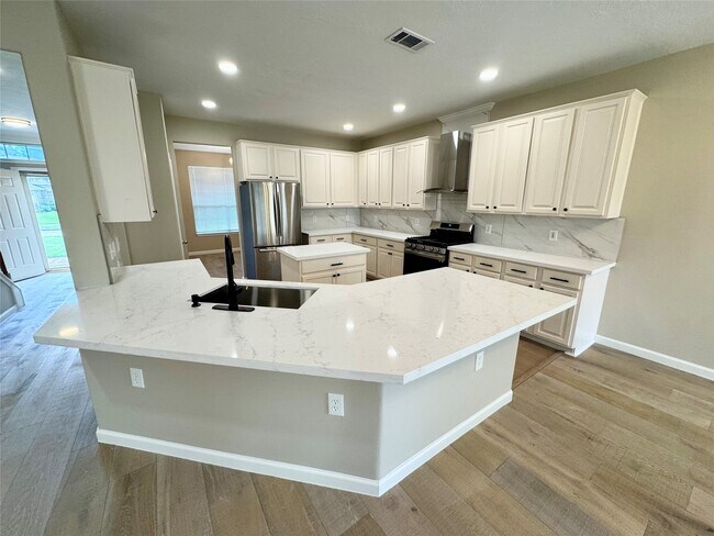 Building Photo - 16519 Village View Trail