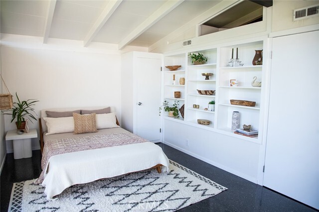 Building Photo - 3168 Stevely Ave