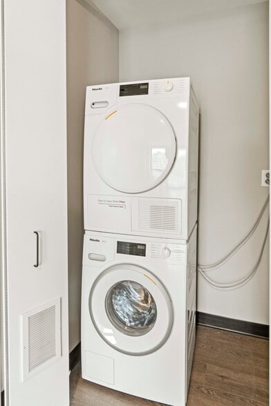 Building Photo - 1921 W Harrison St