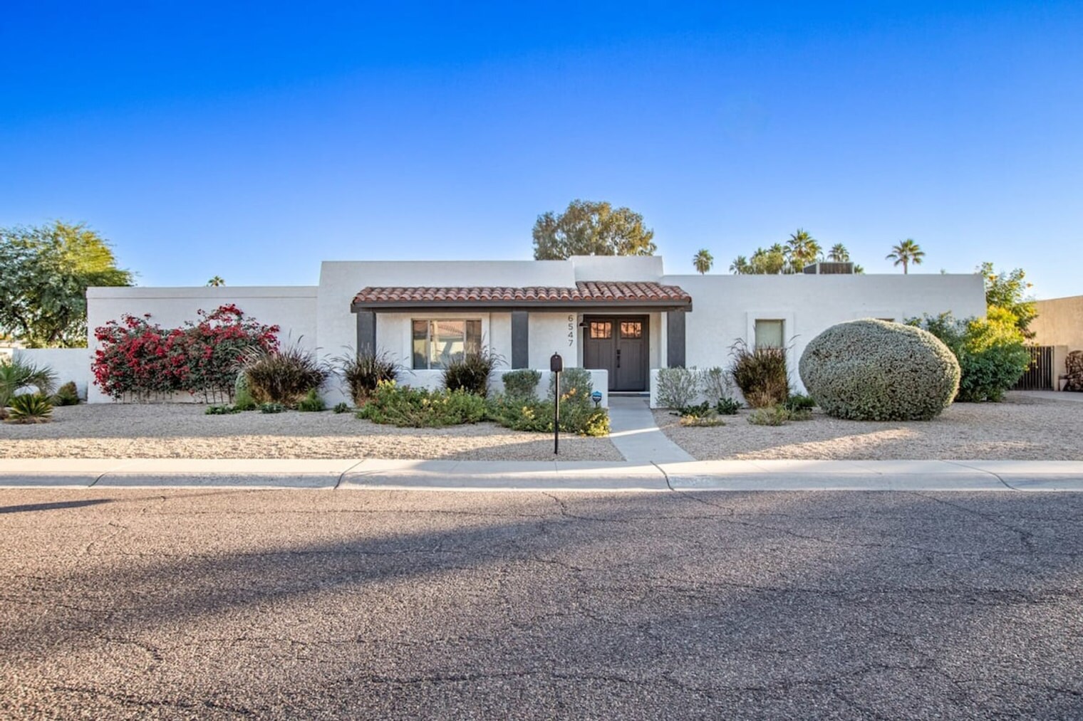 Building Photo - 6547 E Sharon Dr