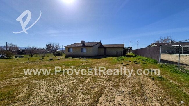 Building Photo - 17058 Deodar St