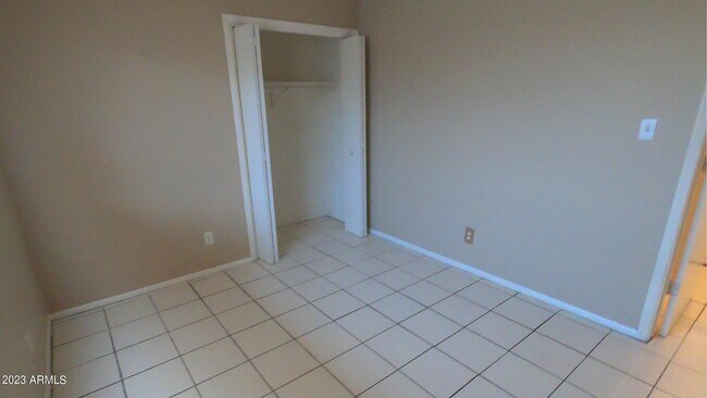 Building Photo - 26 W 6th Pl