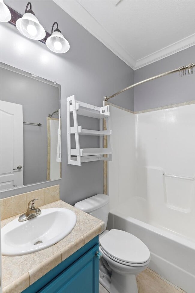 Building Photo - 2 Bedroom, 2.5 Bathroom AVAILABLE FOR 6 Months