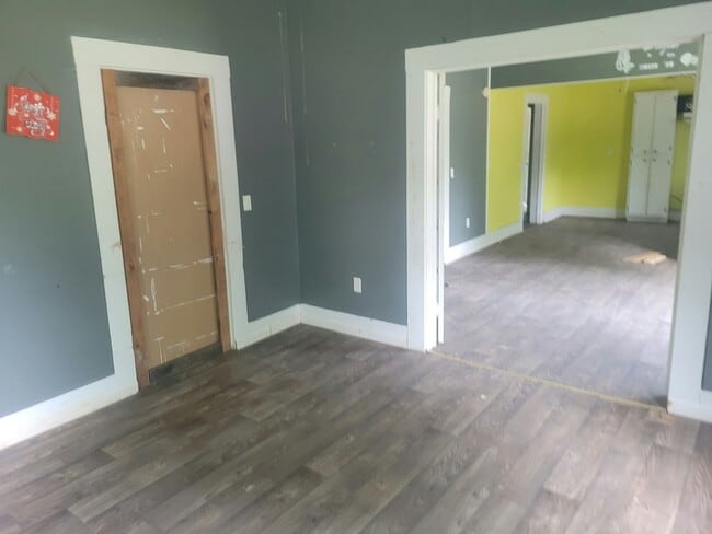 Building Photo - 507 S Middle St