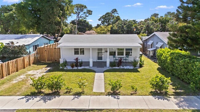 Primary Photo - 1464 NE 24th St