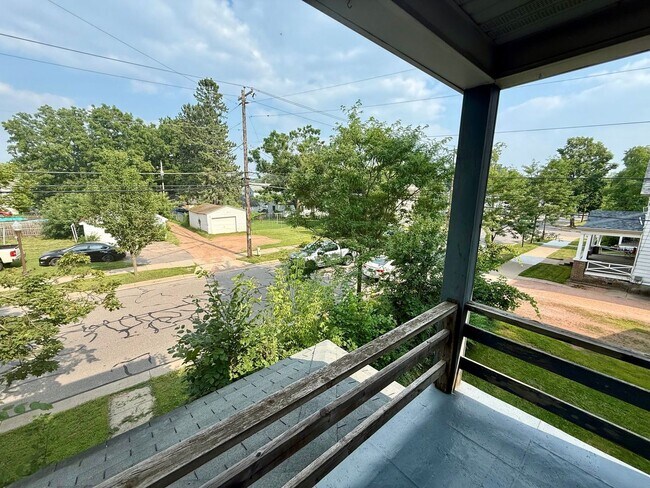 Building Photo - 709 Henrietta St