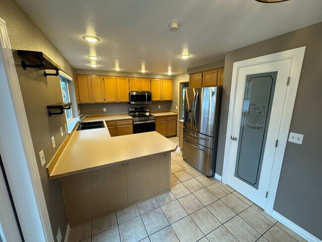 Building Photo - 4Bd/2.5Ba Maple Valley House