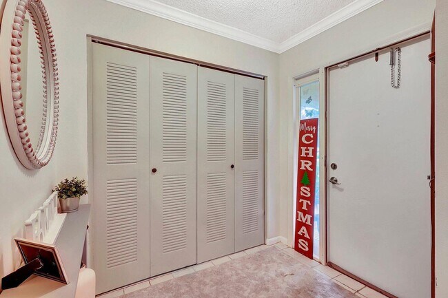 Building Photo - 5840 Summerfield Ct