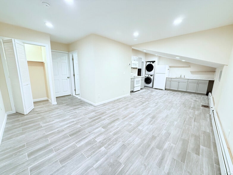 Building Photo - 11 Webster Ave