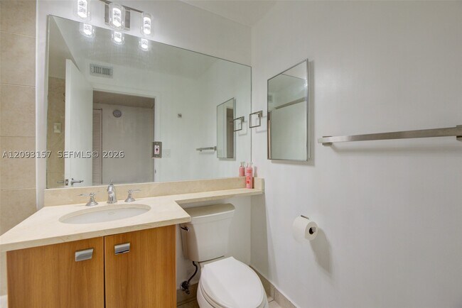 Building Photo - 1020 Crystal C