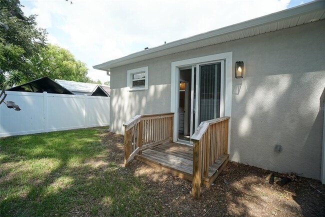 Building Photo - 4104 N Thatcher Ave