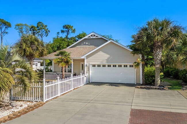 Building Photo - Coastal Living at its Best: Charming 3-Bedroom Near the Beach