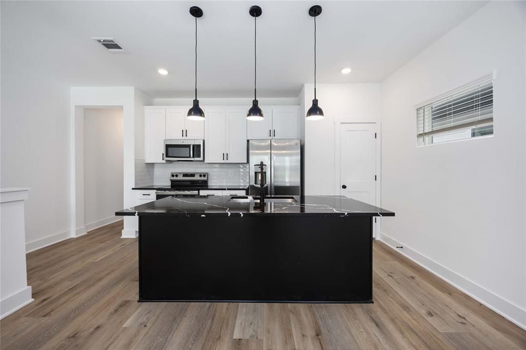 Building Photo - 8019 Cora St