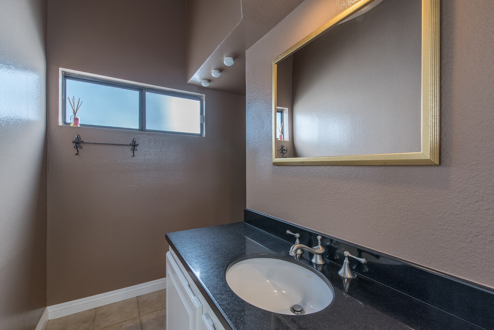 Guest bath/ powder room - 2781 Mira Vista Dr