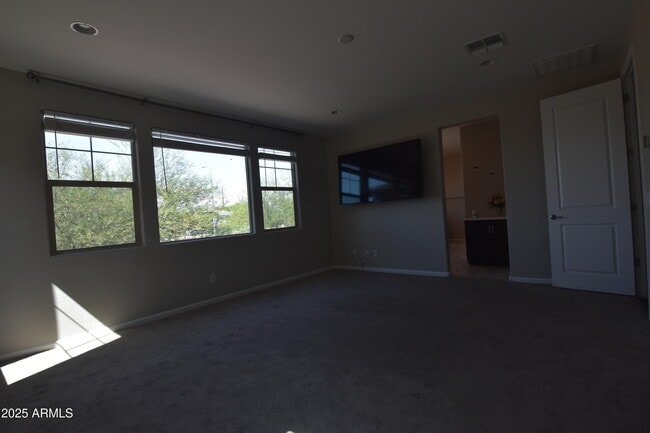Building Photo - 250 E Wisteria Dr