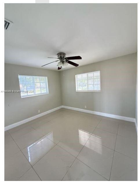 Building Photo - 946 Laurel Dr