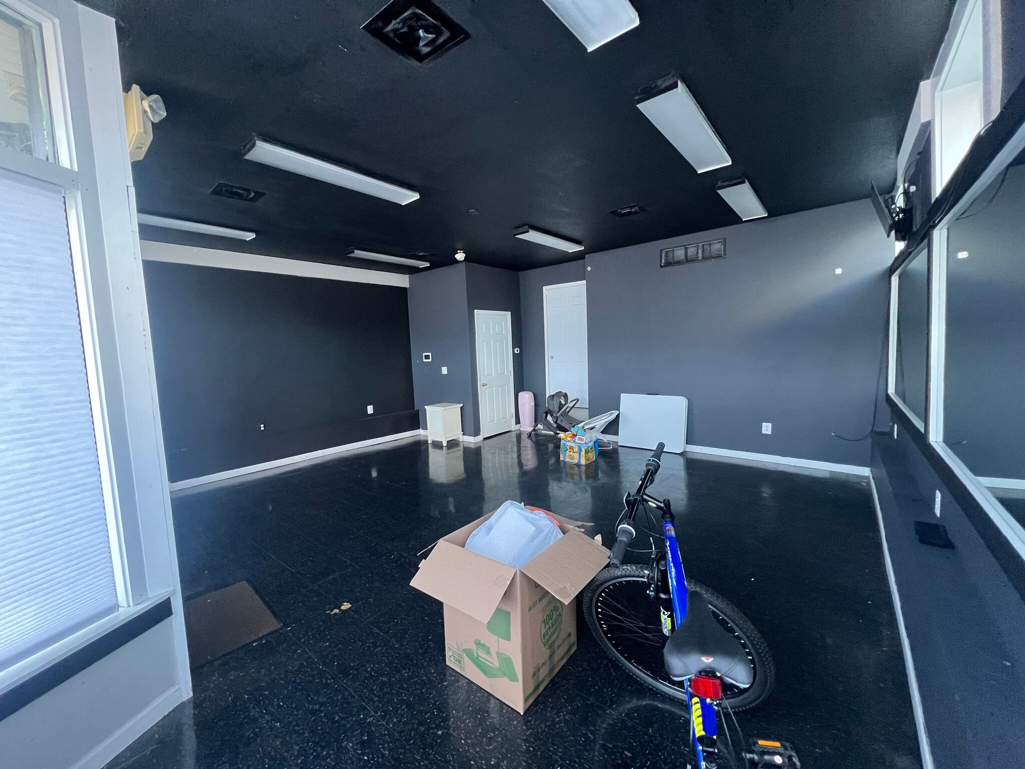 Building Photo - 402 Cascade St