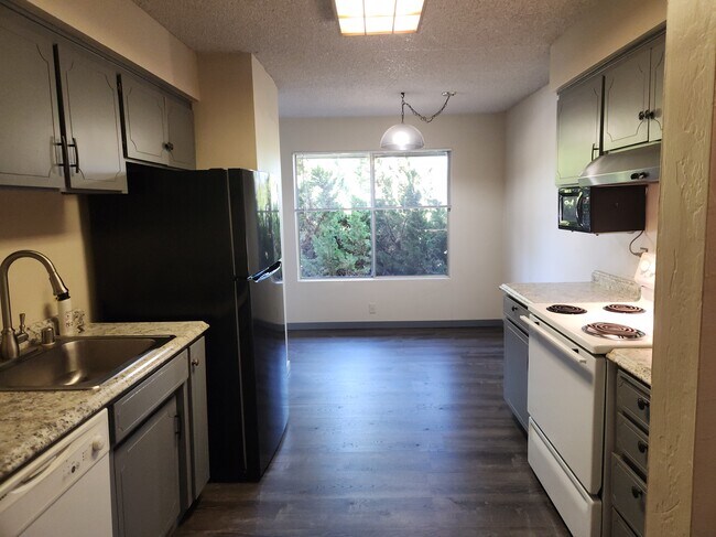 Kitchen - 4260 Clayton Rd