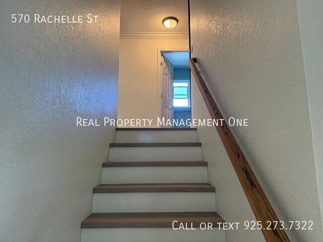 Building Photo - 570 Rachelle St