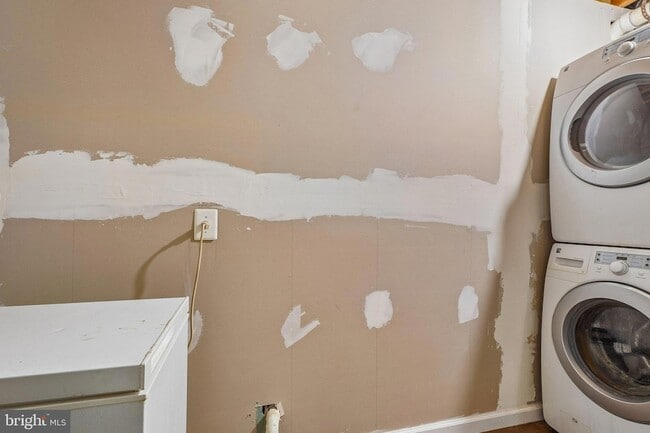 Building Photo - 7039 Heather Dr