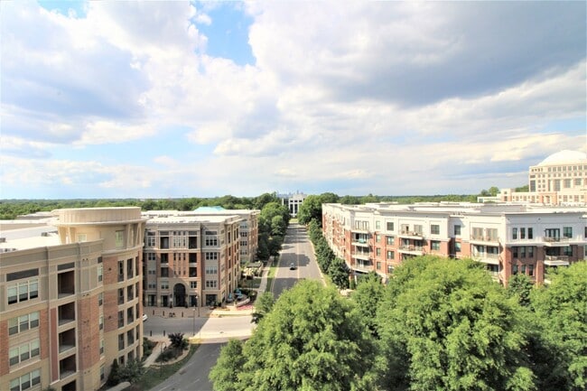 Building Photo - Piedmont Row Condo!