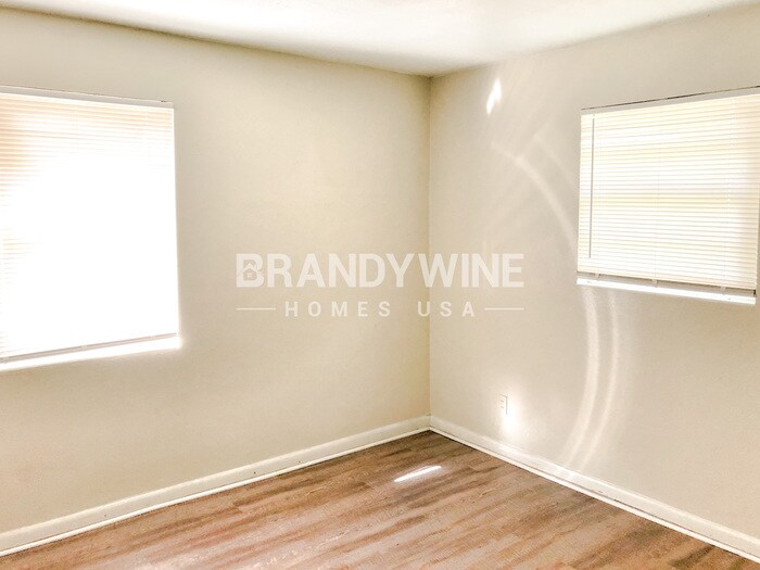 Building Photo - 6043 Park St