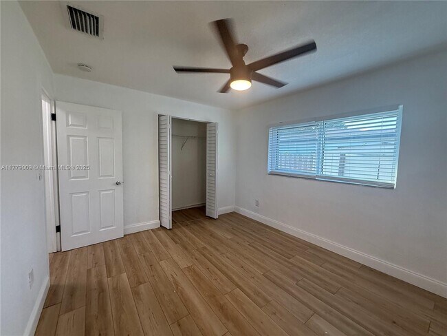 Building Photo - 1040 SW 30th Ave