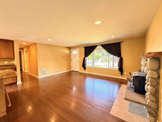 Building Photo - Updated 3BR Rambler | RV/Boat Parking | Gardener’s Backyard