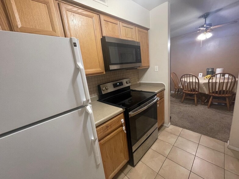 Building Photo - 6135 Knoll Wood Rd