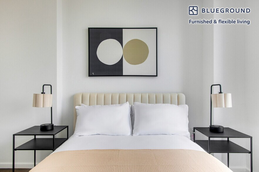 Building Photo - 635 W 42nd St