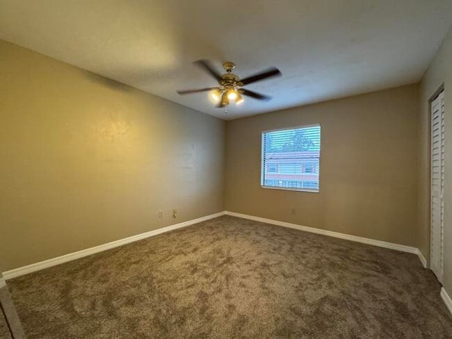 Building Photo - 2/1.5 Townhome in Port Orange