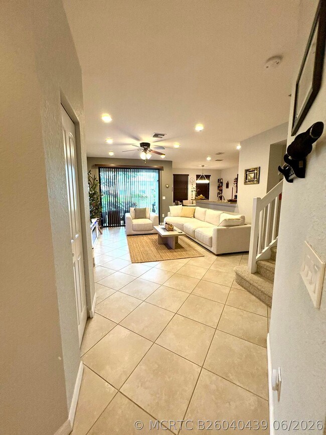 Building Photo - 167 Gramercy Square Dr