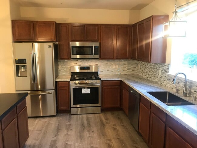 Building Photo - Cute Town-home in Truckee River Town-homes Subdivision